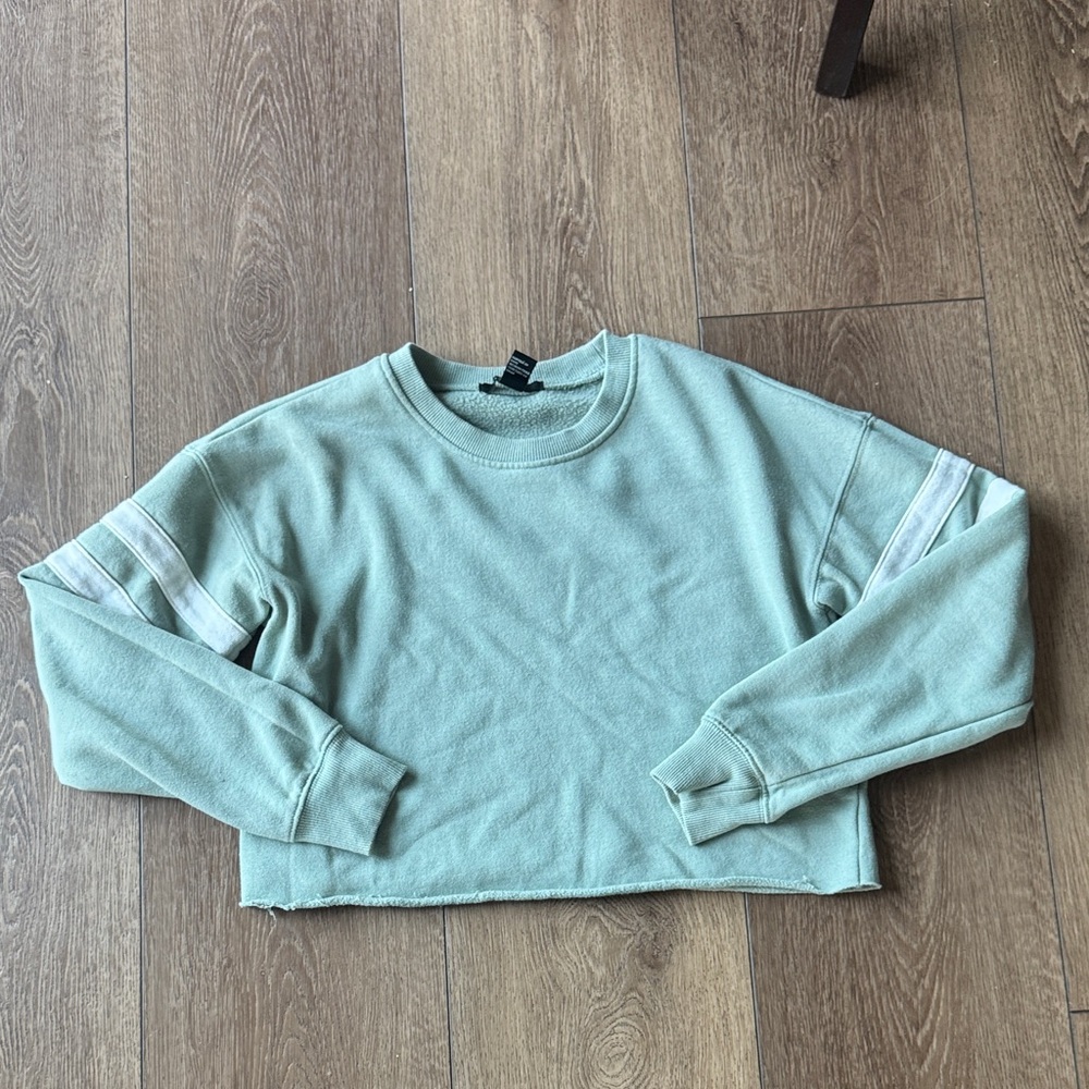 Forever 21 Sage Green Cropped Crewneck